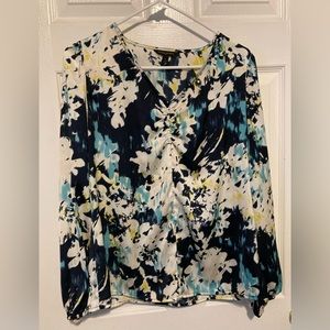 EUC 📦 Banana Republic size medium blouse